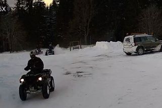 Čtyřkolkáři zničili na Šumavě běžecké stopy. Padlo trestní oznámení - Novinky